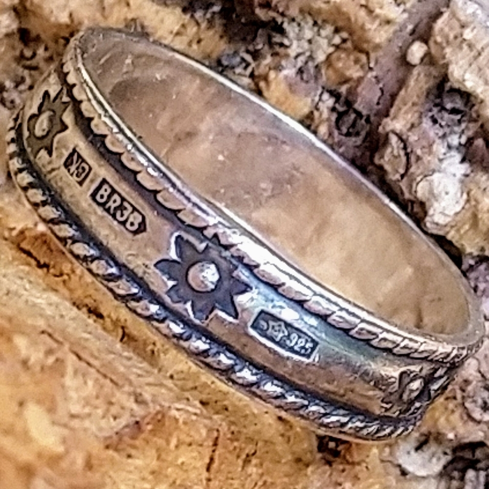 Silver Ring - Picture 3 of 4